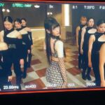 Bae Suzy Instagram - 두나 솔로 뮤비 비하인드 #undercover 💃 @_simeez @_rianess #이두나! @netflixkr 헤 @hearts_dokyung 메 @biyaaaa 코 @x2141432
