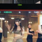 Bae Suzy Instagram - 두나 솔로 뮤비 비하인드 #undercover 💃 @_simeez @_rianess #이두나! @netflixkr 헤 @hearts_dokyung 메 @biyaaaa 코 @x2141432