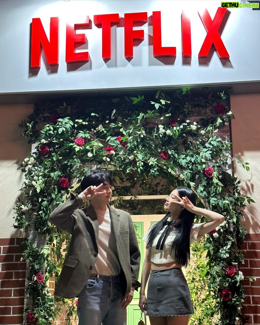 Bae Suzy Instagram - 어제 원준이랑 이두나 성수동 드림 팝업에 다녀왔어요 #이두나! @netflixkr