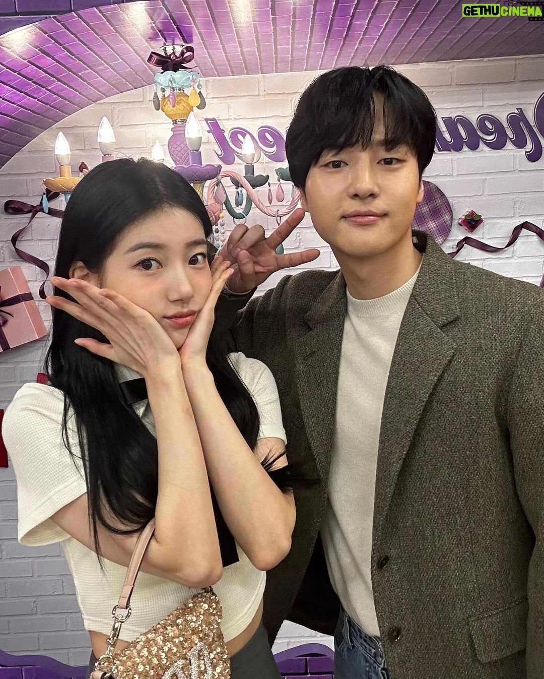Bae Suzy Instagram - 어제 원준이랑 이두나 성수동 드림 팝업에 다녀왔어요 #이두나! @netflixkr