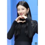 Bae Suzy Instagram - 예쁜 기사사진 감사해요 🖤 이두나! @netflixkr