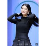 Bae Suzy Instagram - 예쁜 기사사진 감사해요 🖤 이두나! @netflixkr