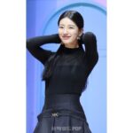 Bae Suzy Instagram - 예쁜 기사사진 감사해요 🖤 이두나! @netflixkr