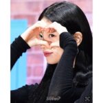 Bae Suzy Instagram - 예쁜 기사사진 감사해요 🖤 이두나! @netflixkr