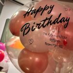 Bae Suzy Instagram - 서프라이즈 다 들켜서 귀여워하고 있었는데 케익을 만들어주다니 심지어 맛있어.. 너무 감동이었어 잊지 못할거야 (진심) 고마워 언냐들 막냉이는 행복 ❤️
