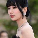 Bae Suzy Instagram - 어제도 백상 출근 완료 ~🖤🪶 예쁜 기사 사진 감사드려용