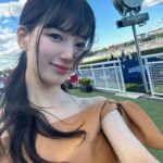 Bae Suzy Instagram - 론진 @longines 이랑 추억 하나 만들었다 비록 내가 픽한 말은 우승하지 못했지만.. 🤎