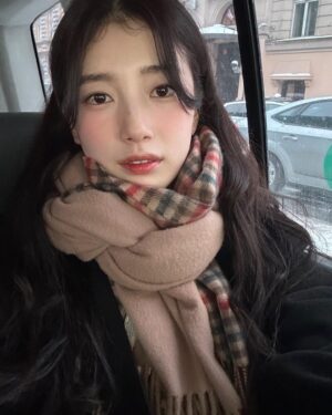 Bae Suzy Instagram - 🎄🧤🧦🧣
