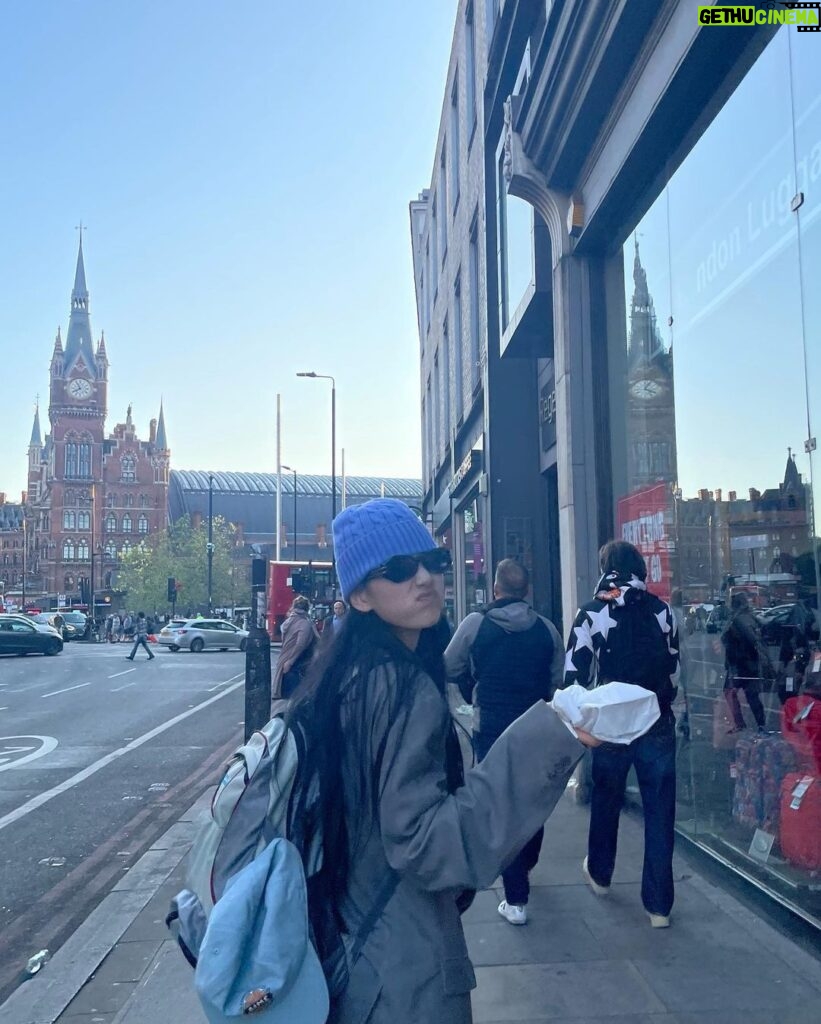 Bae Suzy Instagram - 런던에서 2 Hamsptead Heath, London