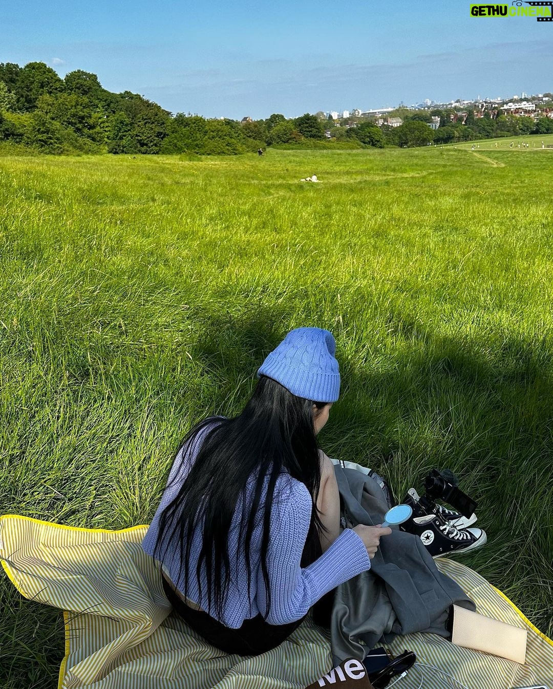 Bae Suzy Instagram - 런던에서 2 Hamsptead Heath, London