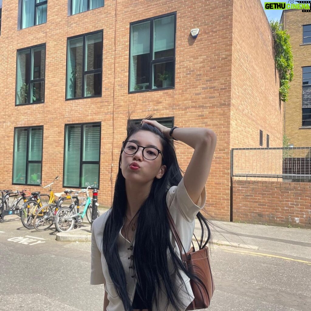 Bae Suzy Instagram - 런던에서 1