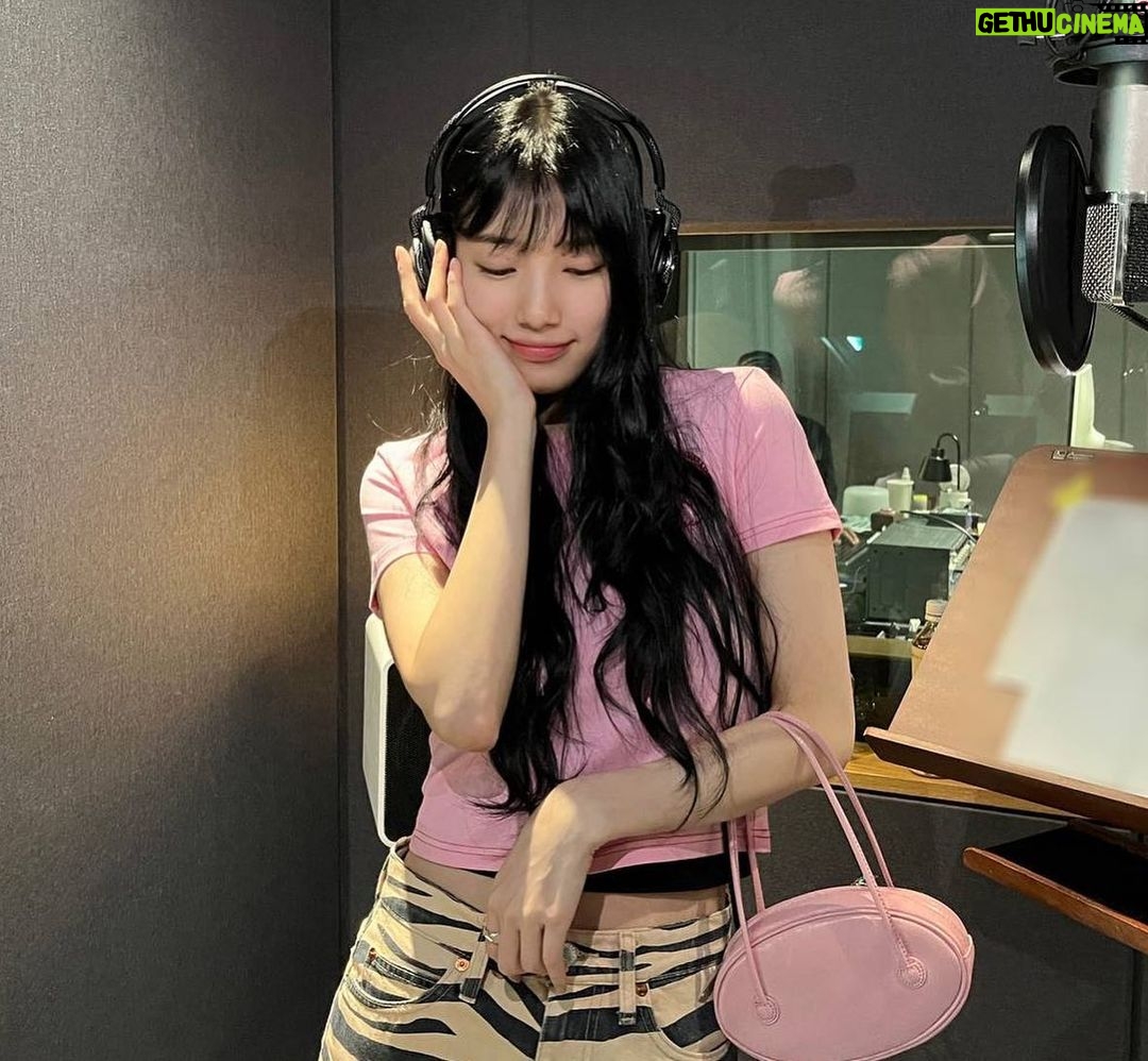 Bae Suzy Instagram - @jtbc.insta 서바이벌 프로그램 ‘R U Next ?’ 테마송으로 참여했어요 🎧 전속력으로 달려🏃♀️🏃♀️🏃♀️🏃♀️🏃♀️🏃♀️
