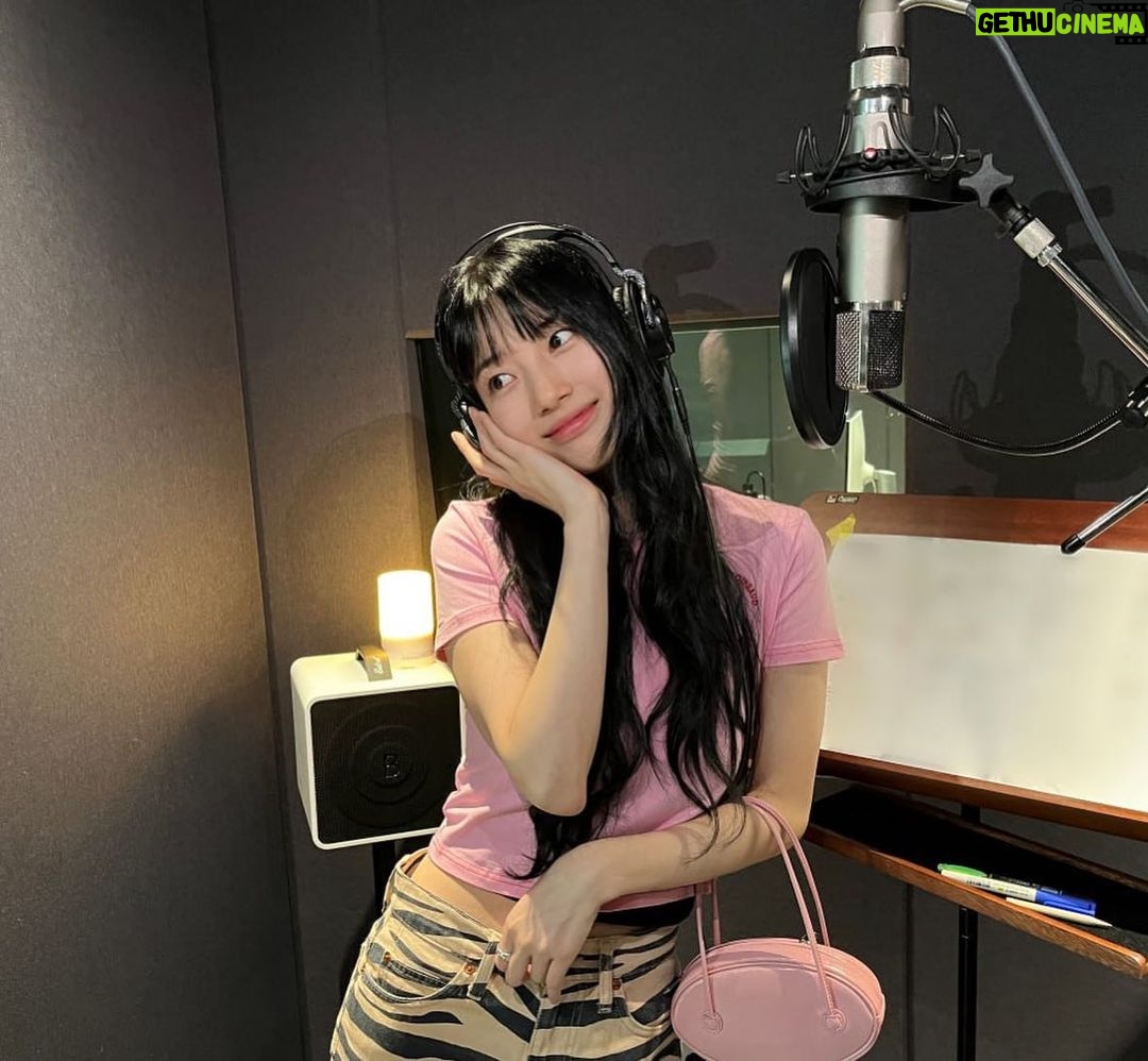 Bae Suzy Instagram - @jtbc.insta 서바이벌 프로그램 ‘R U Next ?’ 테마송으로 참여했어요 🎧 전속력으로 달려🏃♀️🏃♀️🏃♀️🏃♀️🏃♀️🏃♀️