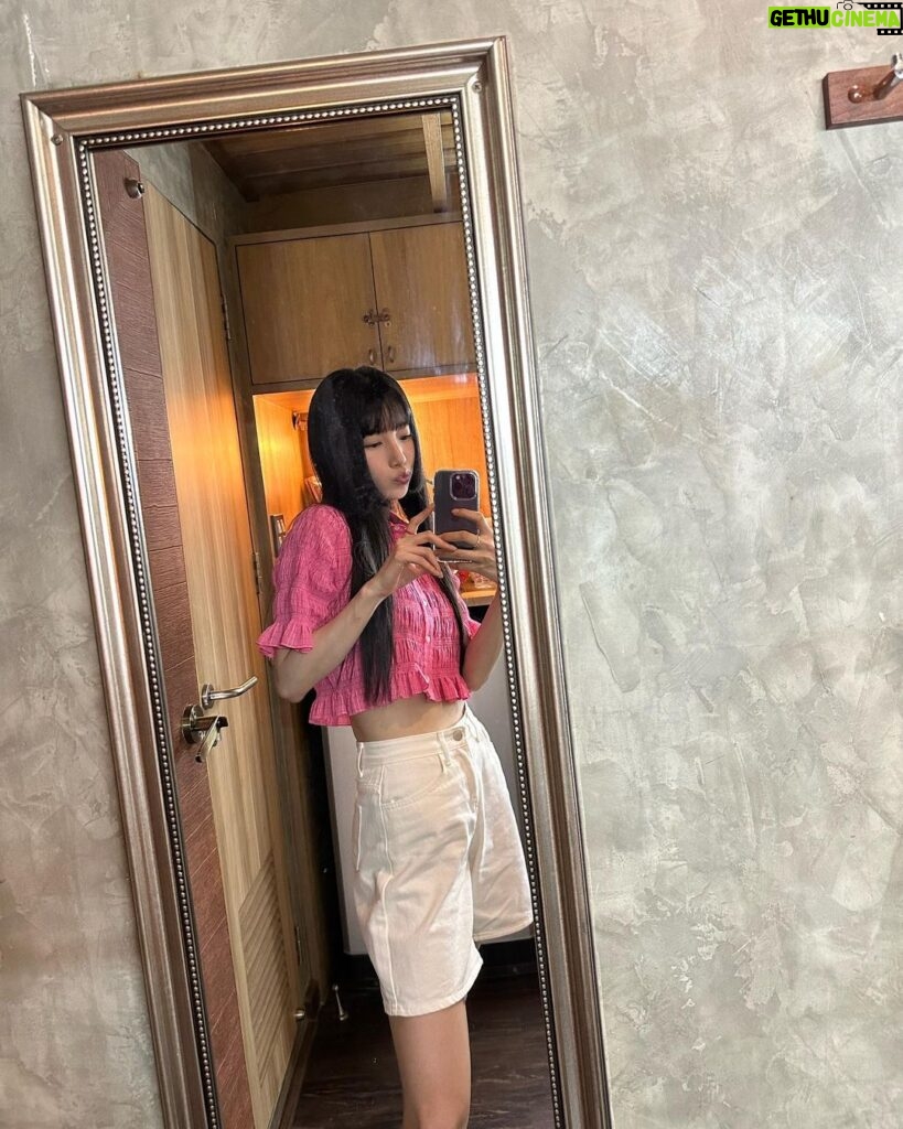Bae Suzy Instagram - 오랜만에 유툽 영상 업로드 *0*