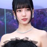 Bae Suzy Instagram - 어제도 백상 출근 완료 ~🖤🪶 예쁜 기사 사진 감사드려용
