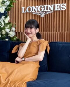Bae Suzy Instagram - 론진 @longines 이랑 추억 하나 만들었다 비록 내가 픽한 말은 우승하지 못했지만.. 🤎