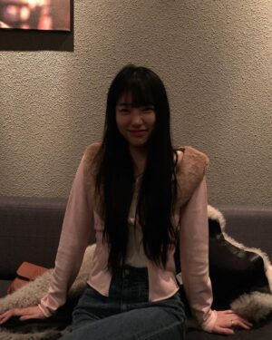 Bae Suzy Instagram - 셀카 오랜만 😚