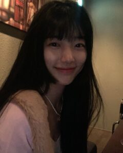 Bae Suzy Instagram - 셀카 오랜만 😚