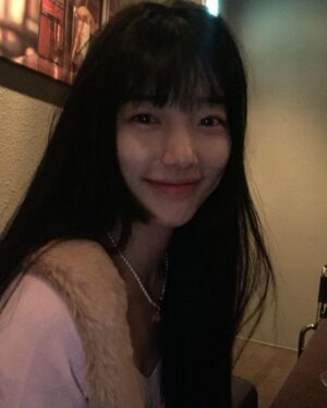 Bae Suzy Instagram - 셀카 오랜만 😚