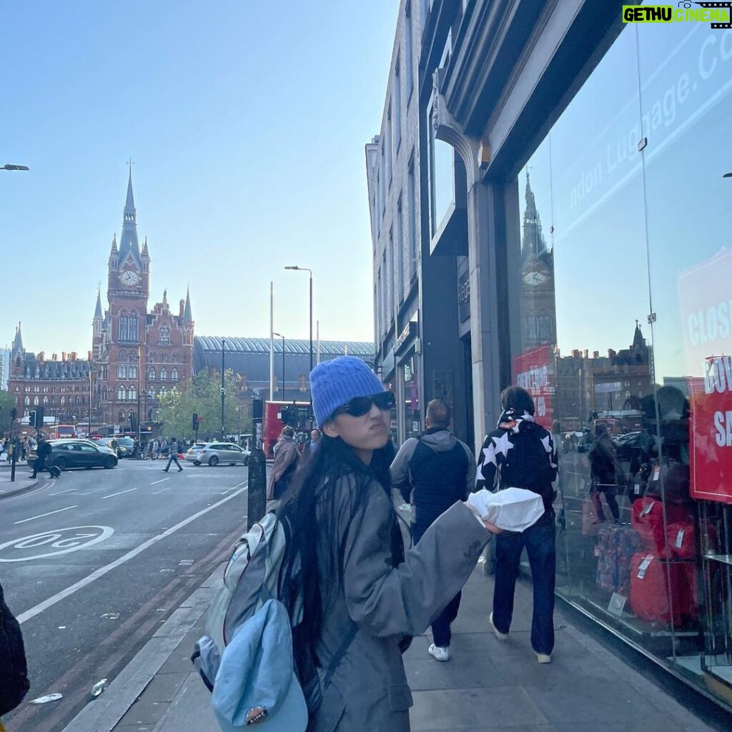 Bae Suzy Instagram - 런던 브이로그 두번째 이야기 🧣