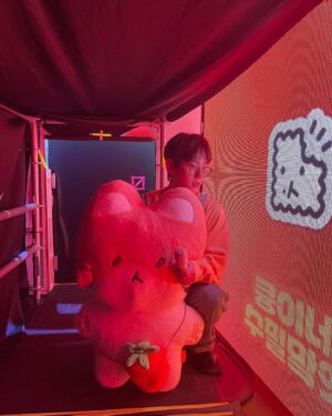 Baekhyun Instagram - 과자파티재밌어☺️🤩