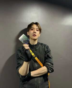 Baekhyun Instagram - Ezreal🤙🏻