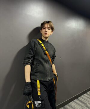Baekhyun Instagram - Ezreal🤙🏻