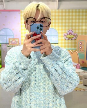 Baekhyun Instagram - 🥳🤓🥸🧸