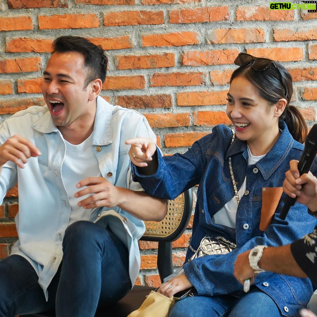 Baim Wong Instagram - Banyak yg lagi nyobain sate celup 🔥💪 Bener kan seenak ituu ?! Ga salah kannn 💙🙏