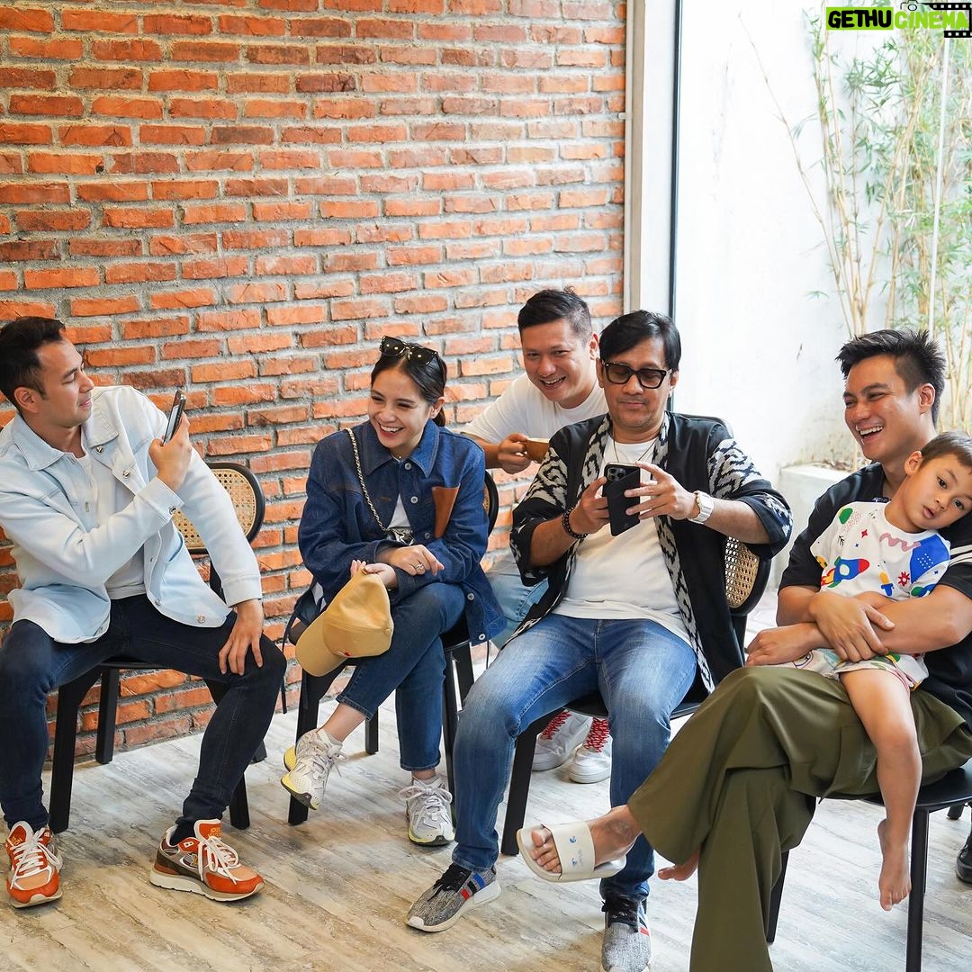 Baim Wong Instagram - Banyak yg lagi nyobain sate celup 🔥💪 Bener kan seenak ituu ?! Ga salah kannn 💙🙏