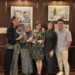 Baim Wong Instagram - Semua anak papah pada ngumpul, ngerayain teteh ulang tahun. Happy bday teteeehh 🥳🎂 Makasih jg pak Zul, mau nyamperin papah 💙😊