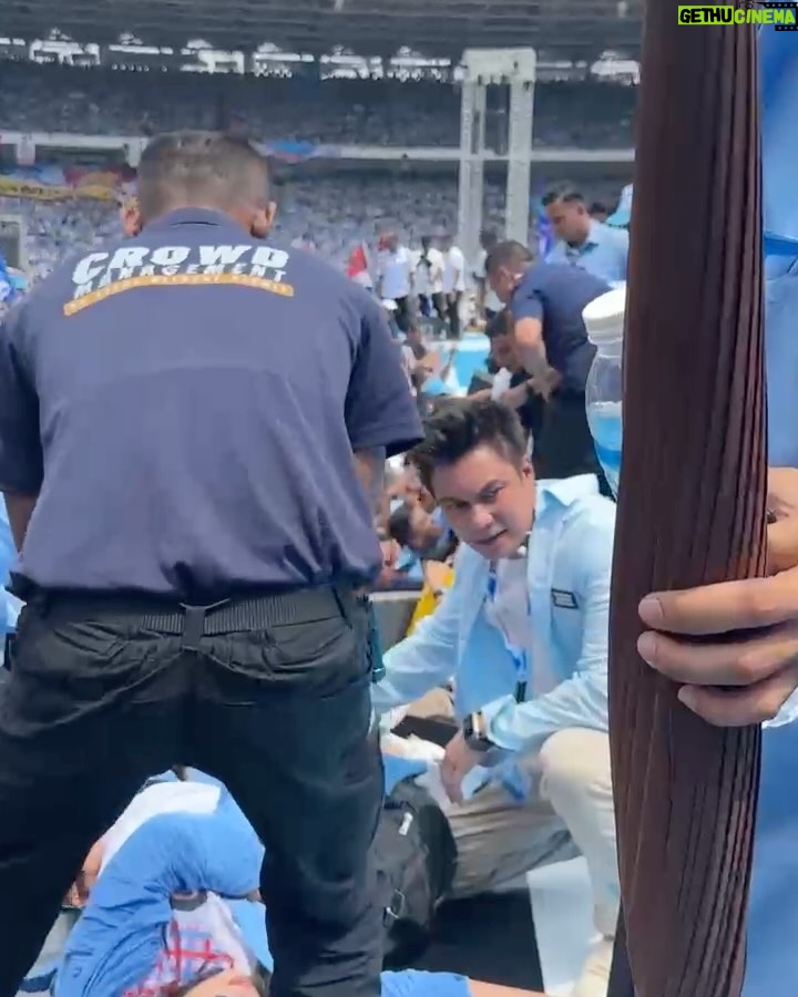 Baim Wong Instagram - Kemaren banyak banget yg pingsan, semoga semua baik2 aja selesai kampanye. Dan untuk paslon sebelah jg, semoga semua lancar dan baik2 saja. Jangan ada saling benci, ingat kita satu rumpun. NKRI 🇮🇩💙