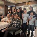 Baim Wong Instagram - Semua anak papah pada ngumpul, ngerayain teteh ulang tahun. Happy bday teteeehh 🥳🎂 Makasih jg pak Zul, mau nyamperin papah 💙😊