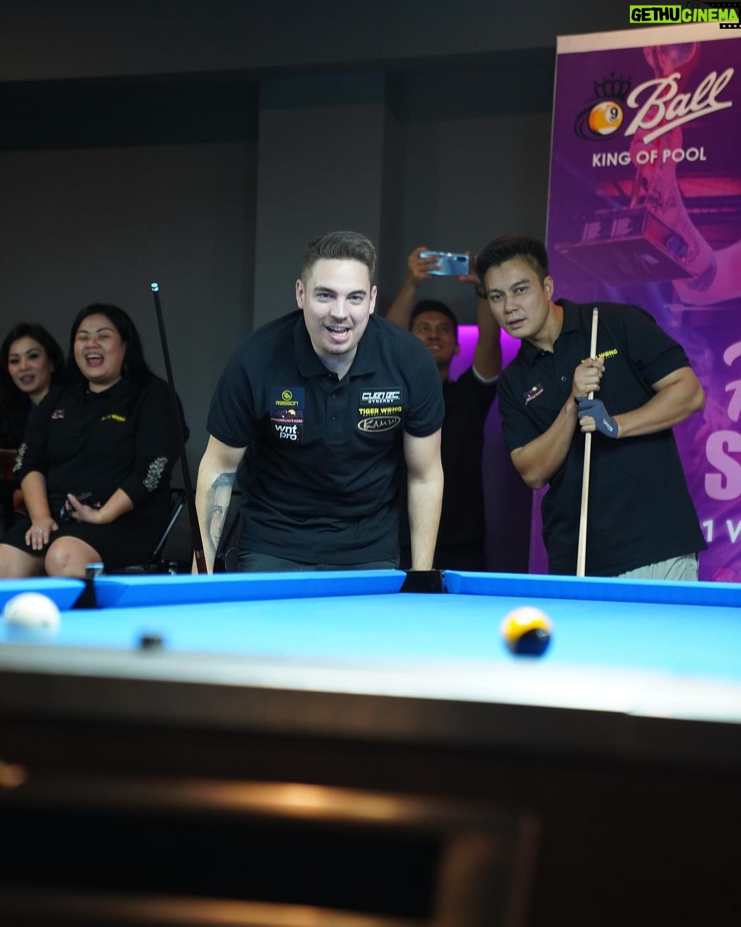 Baim Wong Instagram - Nonton Live semalem gak bosque? Seru dan Degdegan banget ngelawan Juara 1 Dunia @fsanchez.91 ❕ Siapa hayoo yang menang?? Thanks to penyelenggara acara @moor.production @morryzoom @tiger.wongentertainment Dan thanks to @diamondnco.id untuk support Frame Signing Ceremony Stick Billiard Diamond & Co dan Plakat Appreciation Diamond & Co #YourEverydayDiamond #Funtasticpool