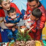 Baim Wong Instagram - Baru kali ini, Special ulang tahun Kiano tiup lilin pake Tomahawk Tower yang disupport langsung dari @manzo.jkt Jujur rasanya enak banget, makan malem bareng keluarga dan temen temen juga intimate di restonya. Berkah dan Happy semua