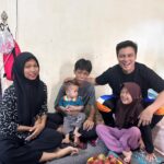 Baim Wong Instagram - Ini anak2nya ibu Nurlela, semua ada 4. Ada Rangga, Putri, Nilam, dan Jihad Maulana. Tangisan Rangga anak paling kecil, yang membuat Ibu Nurlela tetap mau hidup. Sakitnya itu sangat luar biasa mas, tp ketika mendengar tangisan Akbar, sakit itu pun hilang seketika, yg ada hanya doa untuk bisa merawat Rangga.