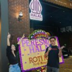 Baim Wong Instagram - Roti Romi sudah peresmian halal 🤍 Silahkan makan sebanyak2nya 😋👍 Udah buka outlet baru di Senopati ❤️❤️😍😍