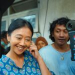 Baim Wong Instagram - Lama yaa ?? Sabar yaa, i love u pemain2 yg cakeps dan cantiks. Tapi baru ngedit seperempatnya, film ini SUPER DUPER Hmmmmm... KERENN BANGETT 😲😲 !! Pemain2 disini kenapa pada pinter sih aktingnya ???? Pasti karena sutradaranya menawan dan mempesona yaaa 😎😎😎 Atau karena kita syuting sehat ya , ga pernah pulang pagi. 🙈🙈🙈🙈🙈😝😝😝😝😝💙💙💙💙 Lembayung