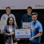 Baim Wong Instagram - Kejadian menggemaskan 2 anak ini ga mau ditinggal papahnya. Akhirnya ngajak mereka dateng ke acara Satria Muda. Terima kasih untuk semua sponsor yg selalu mendukung Satria Muda 💙 Musim ini akan sangat sangat menyenangkan. Mari kita naik roller coaster sama2, kita nikmati perjalanan ini sampai nanti insyaallah juara.
