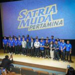 Baim Wong Instagram - Kejadian menggemaskan 2 anak ini ga mau ditinggal papahnya. Akhirnya ngajak mereka dateng ke acara Satria Muda. Terima kasih untuk semua sponsor yg selalu mendukung Satria Muda 💙 Musim ini akan sangat sangat menyenangkan. Mari kita naik roller coaster sama2, kita nikmati perjalanan ini sampai nanti insyaallah juara.