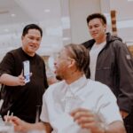 Baim Wong Instagram - Merhatiin cara kerjanya, visinya yg besar, dan tidak pernah membeda2kan status sosial sesorang, sangat memanusiakan manusia. Pak ET salah satu mentor terbaik saya. Gas trus 💙 @smpertamina Musim ini tambah berat, tapi kita tambah seneng !! Kalau aman2 aja, ga bikin diri kita lebih baik. Gas IBL 2024 🔥💪 13 Januari 2024