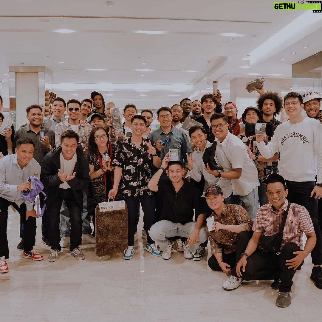 Baim Wong Instagram - Merhatiin cara kerjanya, visinya yg besar, dan tidak pernah membeda2kan status sosial sesorang, sangat memanusiakan manusia. Pak ET salah satu mentor terbaik saya. Gas trus π @smpertamina Musim ini tambah berat, tapi kita tambah seneng !! Kalau aman2 aja, ga bikin diri kita lebih baik. Gas IBL 2024 π₯πͺ 13 Januari 2024