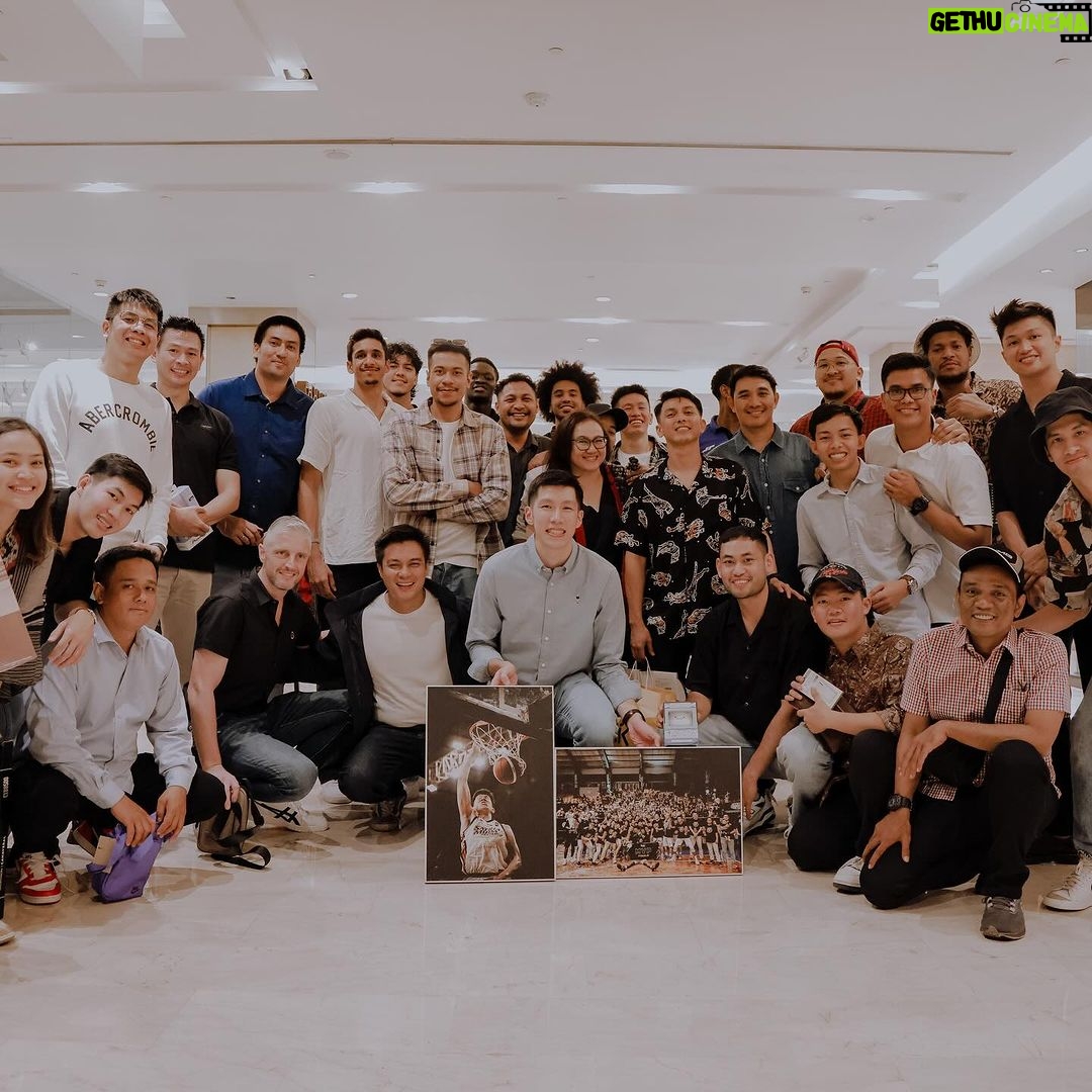 Baim Wong Instagram - Merhatiin cara kerjanya, visinya yg besar, dan tidak pernah membeda2kan status sosial sesorang, sangat memanusiakan manusia. Pak ET salah satu mentor terbaik saya. Gas trus π @smpertamina Musim ini tambah berat, tapi kita tambah seneng !! Kalau aman2 aja, ga bikin diri kita lebih baik. Gas IBL 2024 π₯πͺ 13 Januari 2024
