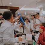 Baim Wong Instagram - Merhatiin cara kerjanya, visinya yg besar, dan tidak pernah membeda2kan status sosial sesorang, sangat memanusiakan manusia. Pak ET salah satu mentor terbaik saya. Gas trus 💙 @smpertamina Musim ini tambah berat, tapi kita tambah seneng !! Kalau aman2 aja, ga bikin diri kita lebih baik. Gas IBL 2024 🔥💪 13 Januari 2024