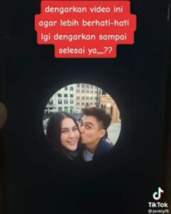 Baim Wong Instagram - Selamat tahun baru. Rutinitas tiap tahun, selalu nasehatin jangan sampe ketipu ya. Kalau masih pengen nipu, nipunya jangan pake nama gueee🙏🙏