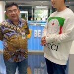 Baim Wong Instagram - Langsung aja ke Bea Cukai nya. Kalau ga salah, ngapain takut 😁 Bukti2 jg dibawa ke bea cukai. Eh tapi kalau ga rame beritanya, saya ga akan kenal sama Direktur Bea Cukai Pak Nirwala ❤️ Semua staff disana baik bgt, kantor rasa rumah 😍