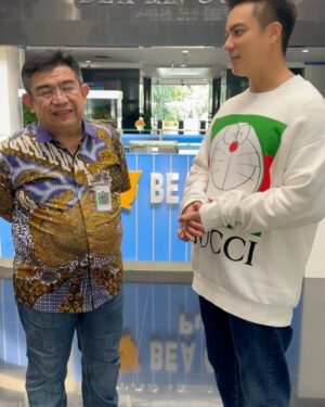 Baim Wong Instagram - Langsung aja ke Bea Cukai nya. 
Kalau ga salah, ngapain takut 😁
Bukti2 jg dibawa ke bea cukai.

Eh tapi kalau ga rame beritanya, saya ga akan kenal sama Direktur Bea Cukai Pak Nirwala ❤️
Semua staff disana baik bgt, kantor rasa rumah 😍