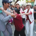 Baim Wong Instagram - Seseneng itu kalau lagi syuting Bus Jutawan. Ga ada beban, kepengennya nolong sebanyak2nya org😍🤍 Setiap hari jam 3 sore di Rcti @tiger.wongentertainment production 📸 @martinusmunindra