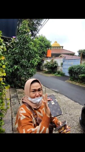 Baim Wong Instagram - Masih ada yg ketipu. kadang bingung, jujur atau engga. 
Tapi saya bantu sebisanya, tetapi harus was was jg. 

Maap buat semua yg ketipu,selalu saya ingatkan, hati2. Banyak org pakai nama saya untuk penipuan