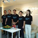Baim Wong Instagram - Kemarin baru aja press con untuk Tiger Wong Agency. Terima kasih buat temen2 semua yg sudah menanyakan keadaan saya dan keluarga. Kita baik2 aja ❤️ Alhamdulilah tamu undangan semua baik2 aja. Walaupun ada musibah, banyak sekali talent dan creator yg bergabung dengan kami setelah kejadian, menjadikan kami tetap di visinya. Saya sendiri bingung, ini musibah atau sebaliknya? Terima kasih buat kepercayaan kalian, kita akan menjaga kepercayaannya ❤️😊 Renovasi langsung dilakukan, karena oprasional dan sistem kerja sudah berjalan. Saya sengaja selipkan foto di slide terakhir, untuk selalu mengingatkan saya, "Sesuatu tidak semuanya berjalan sesuai rencana, tp jgn pernah kita kalah dengan keadaan. Apapun yg terjadi, selalu ucapkan alhamdulilah, karena semua kejadian itu terjadi seijinNya."